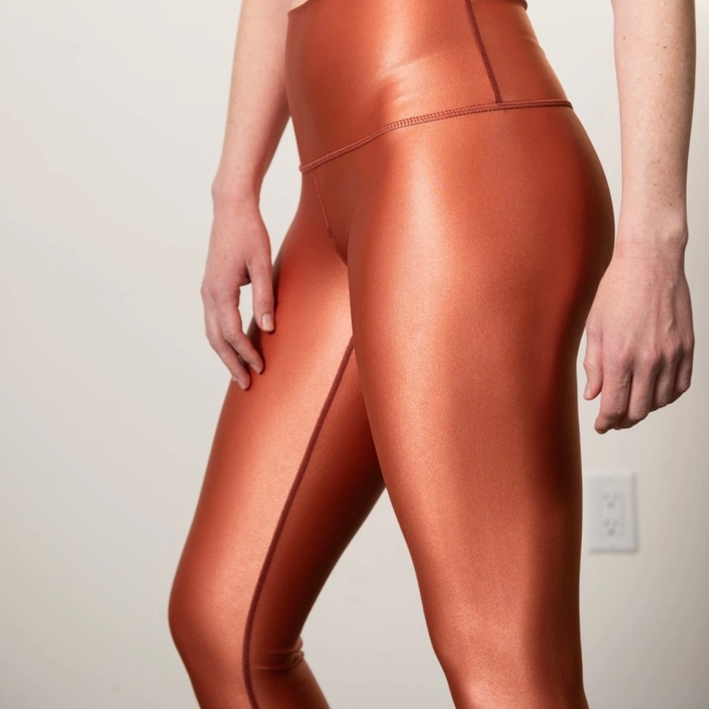 Like New DYI High Waisted Signature Shine Leggings